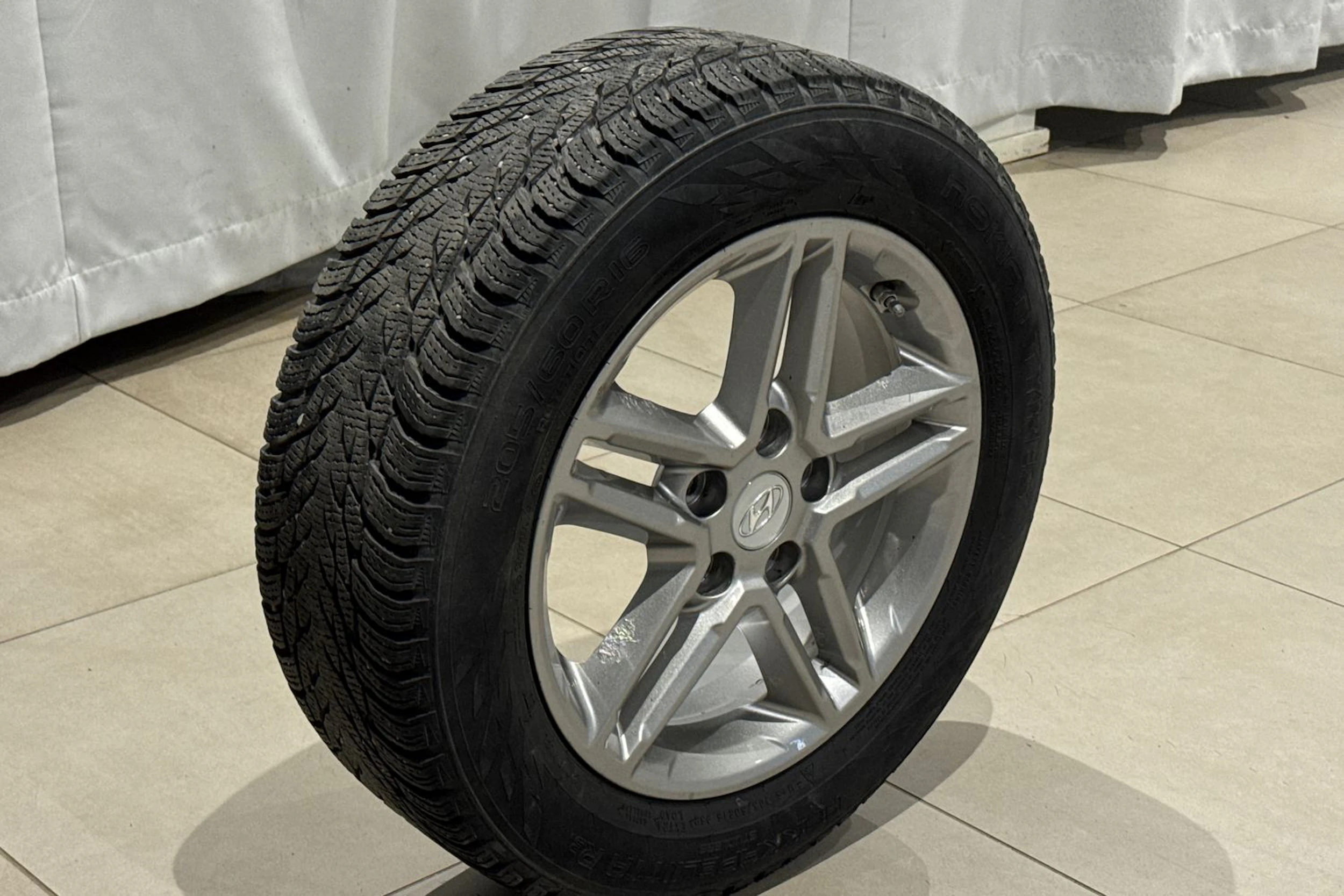 sininen Hyundai KONA 2019 kuva 18.