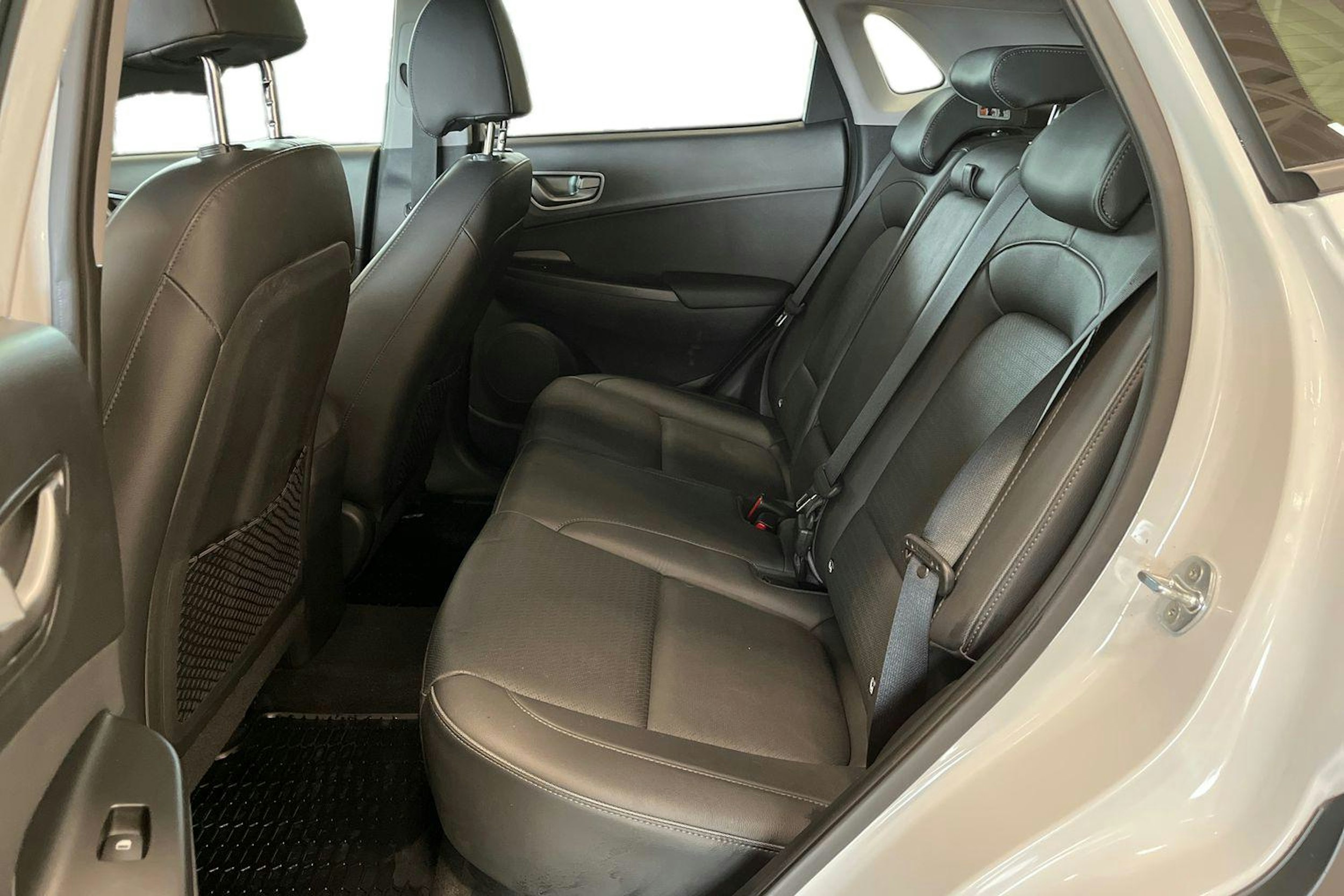 valkoinen Hyundai KONA 2020 kuva 8.