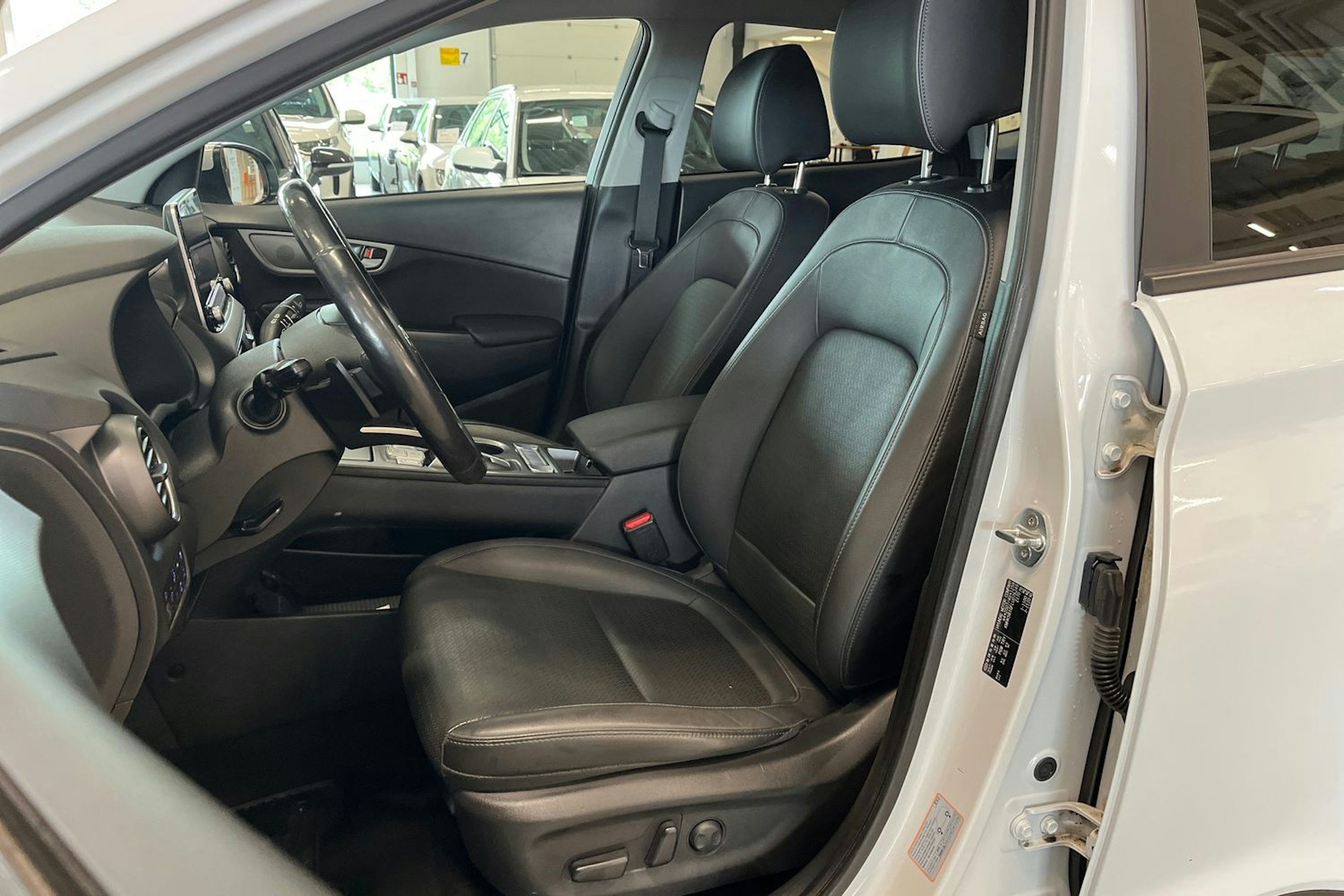 valkoinen Hyundai KONA 2020 kuva 11.
