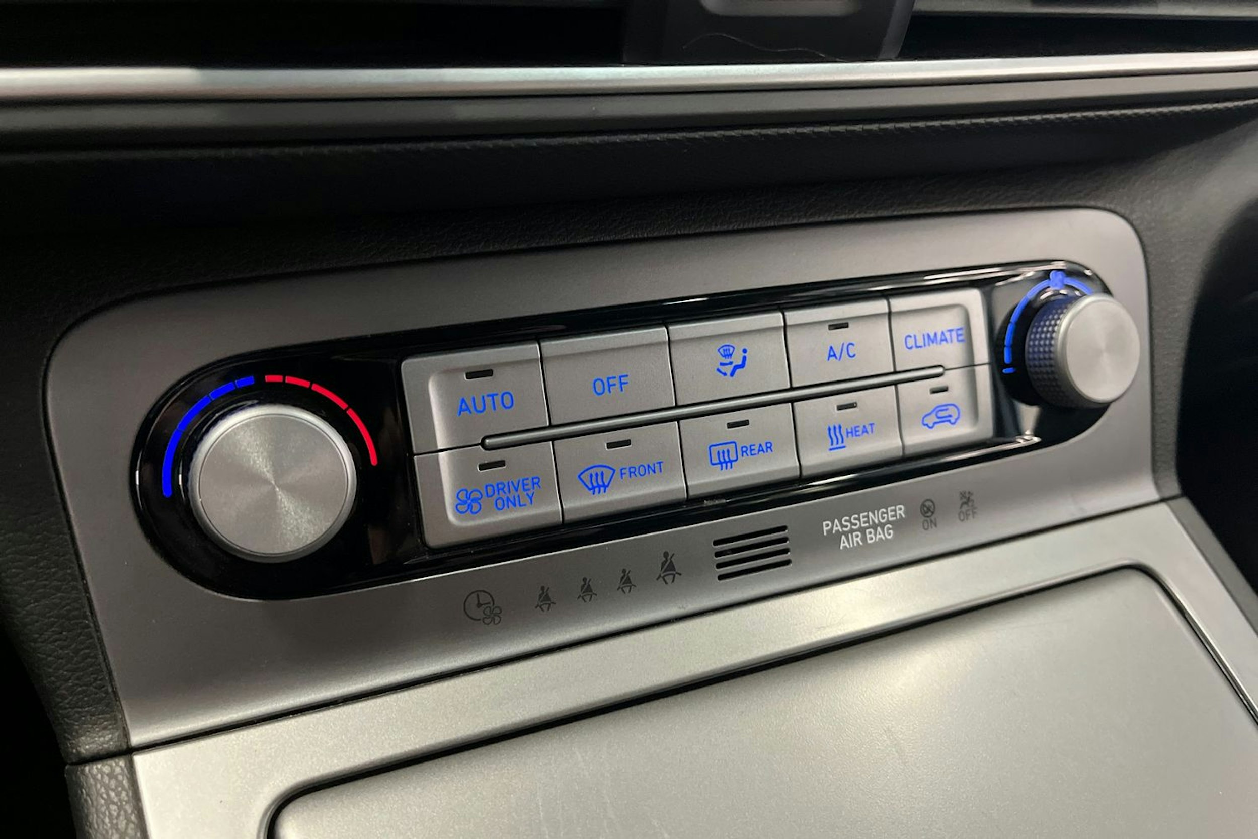 valkoinen Hyundai KONA 2020 kuva 17.