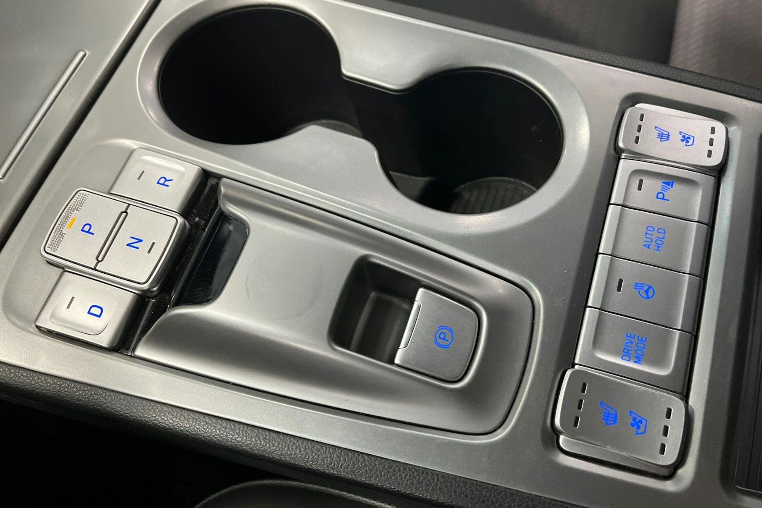 valkoinen Hyundai KONA 2020 kuva 18.