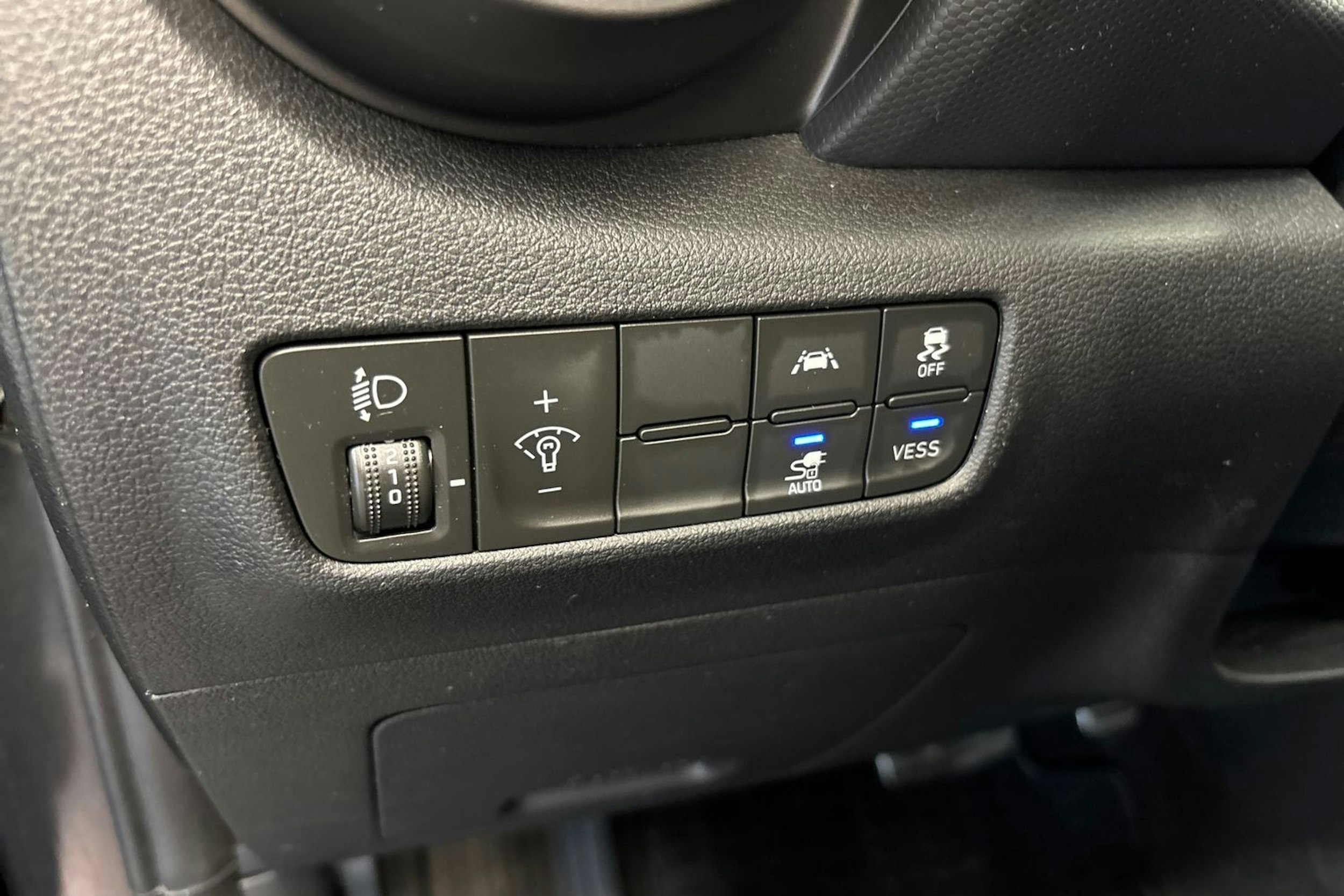 harmaa Hyundai KONA 2020 kuva 16.