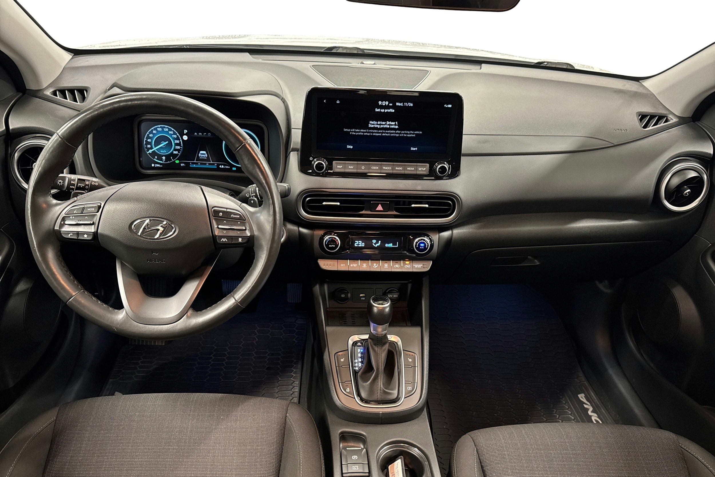 valkoinen Hyundai KONA 2021 kuva 9.