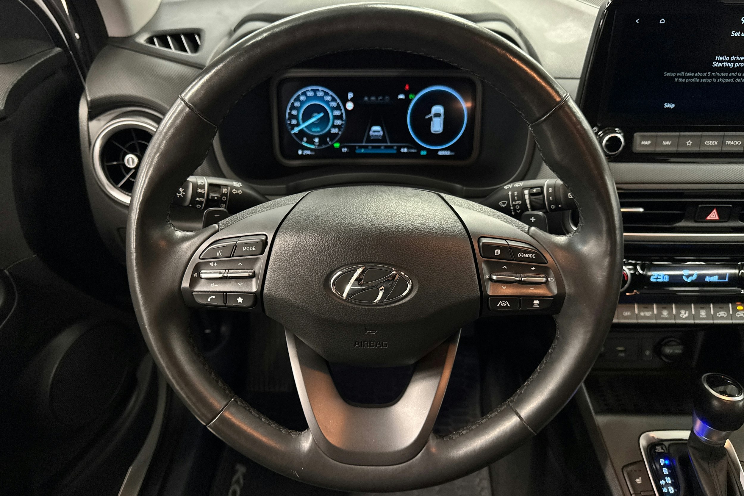 valkoinen Hyundai KONA 2021 kuva 16.