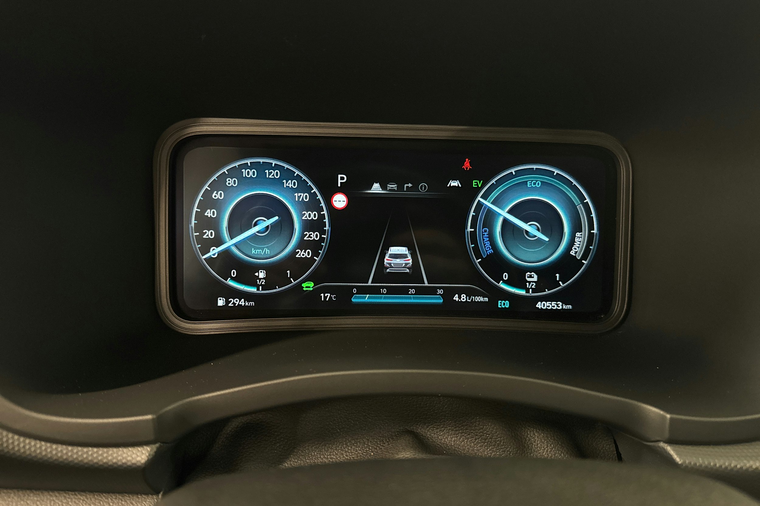 valkoinen Hyundai KONA 2021 kuva 18.