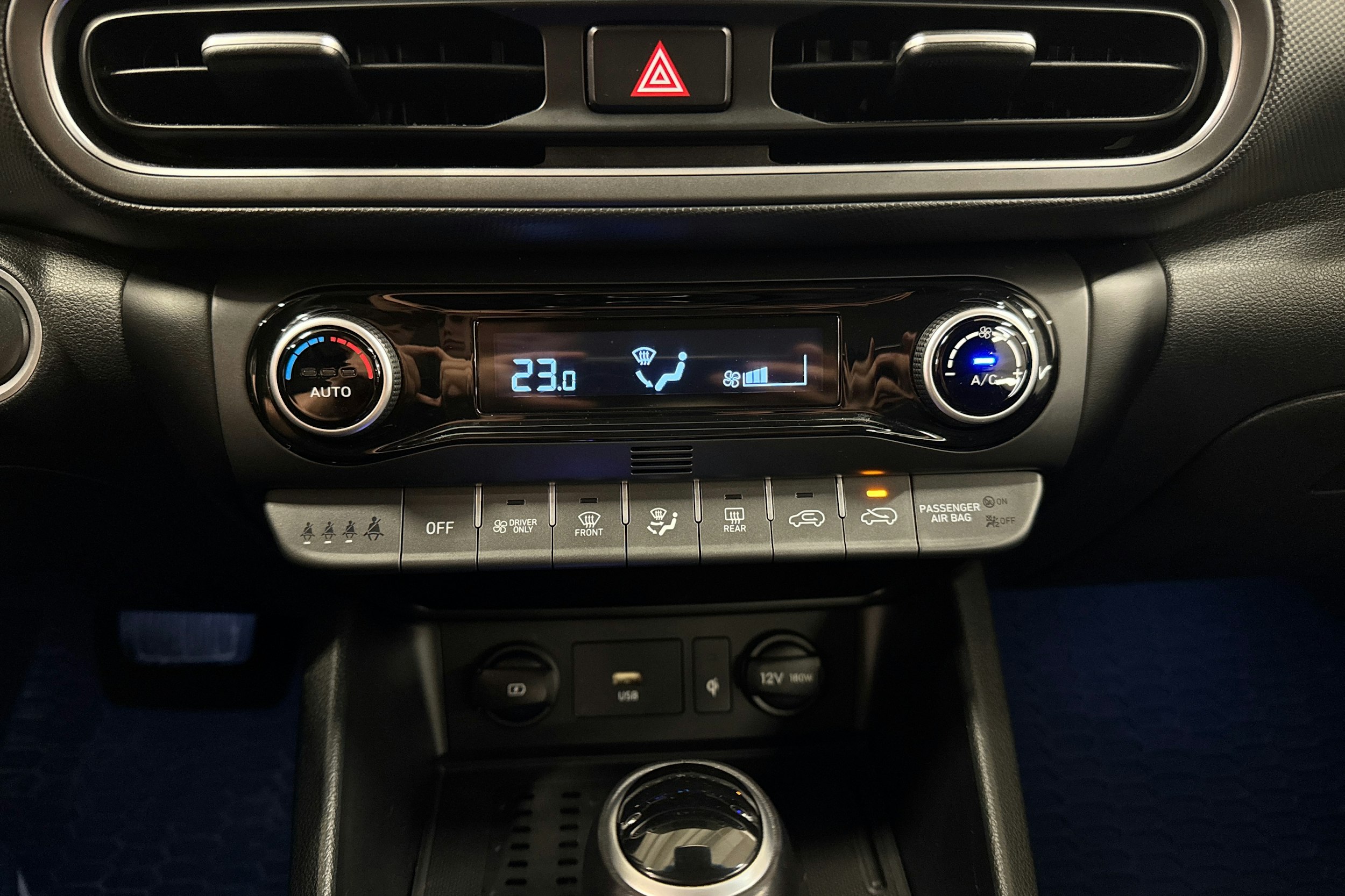 valkoinen Hyundai KONA 2021 kuva 21.