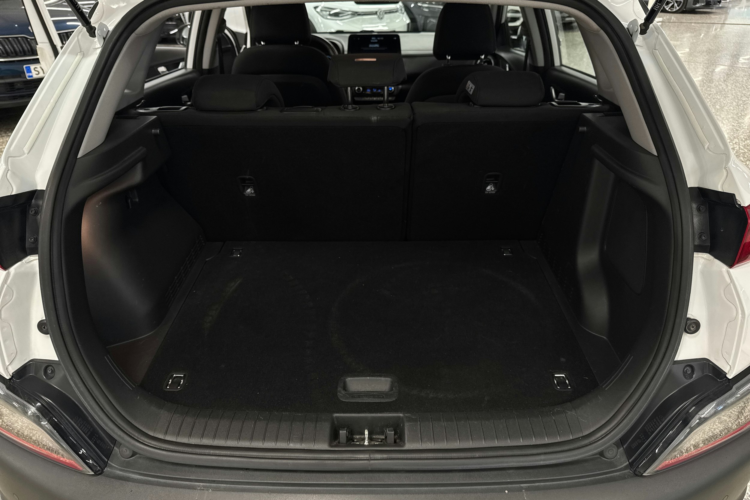 valkoinen Hyundai KONA 2021 kuva 23.