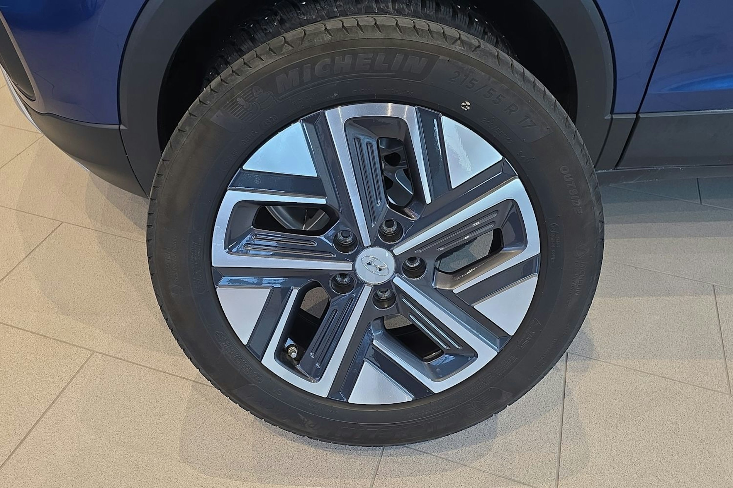 sininen Hyundai KONA 2021 kuva 14.