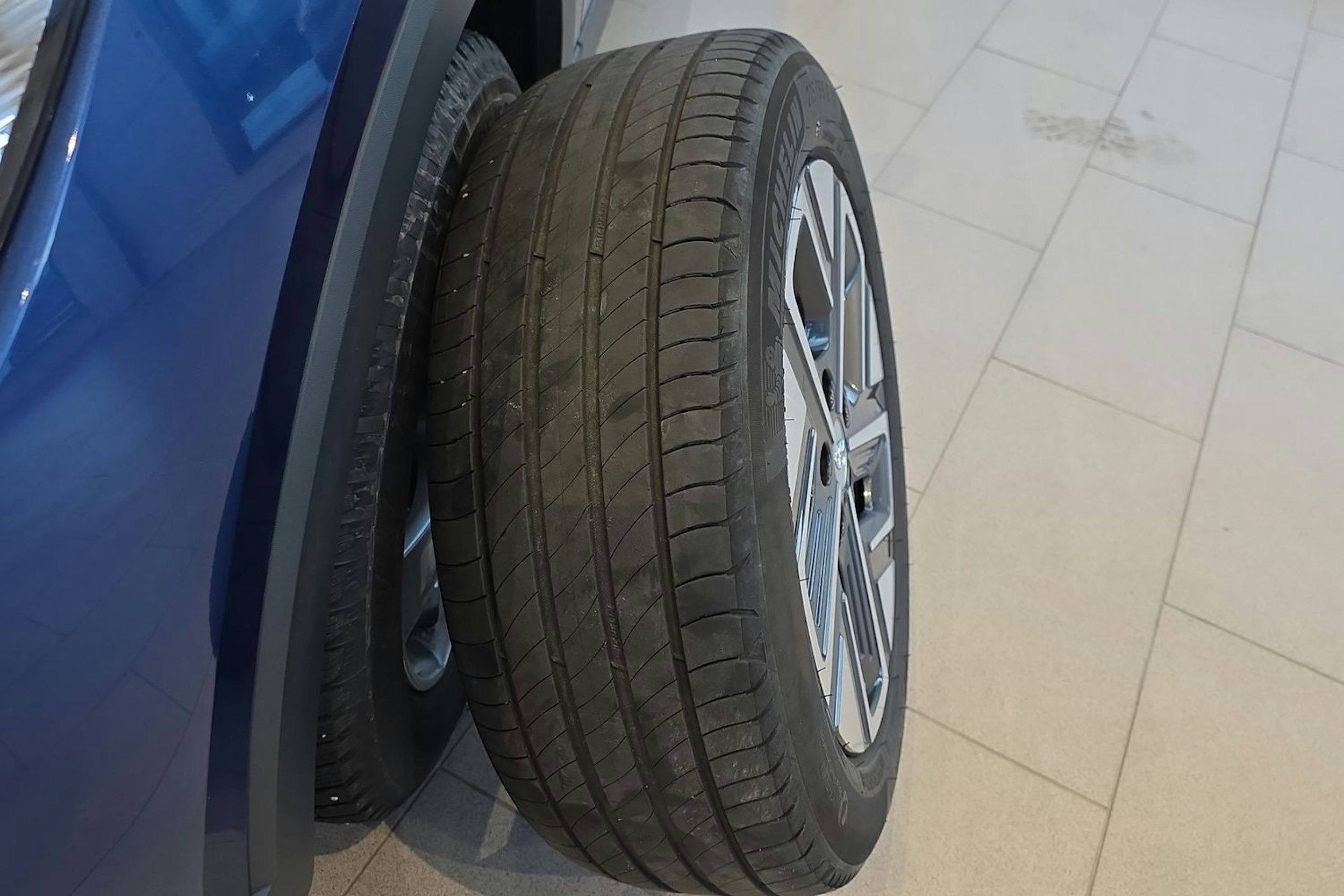 sininen Hyundai KONA 2021 kuva 15.