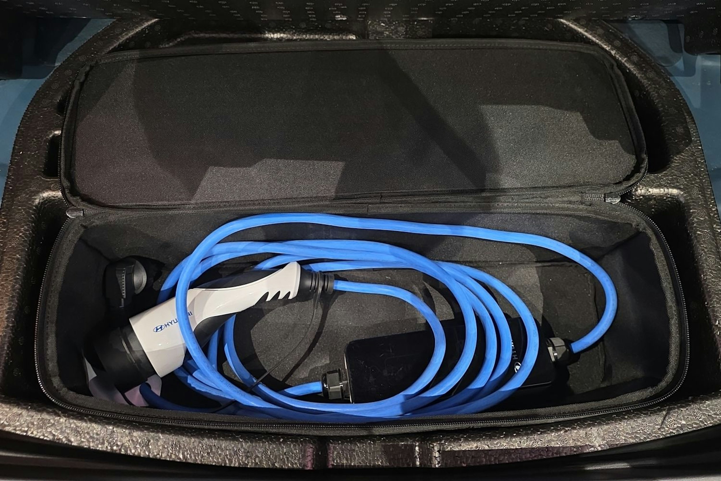 sininen Hyundai KONA 2021 kuva 17.