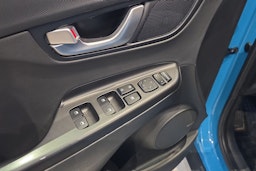 sininen Hyundai KONA 2021 kuva 19.