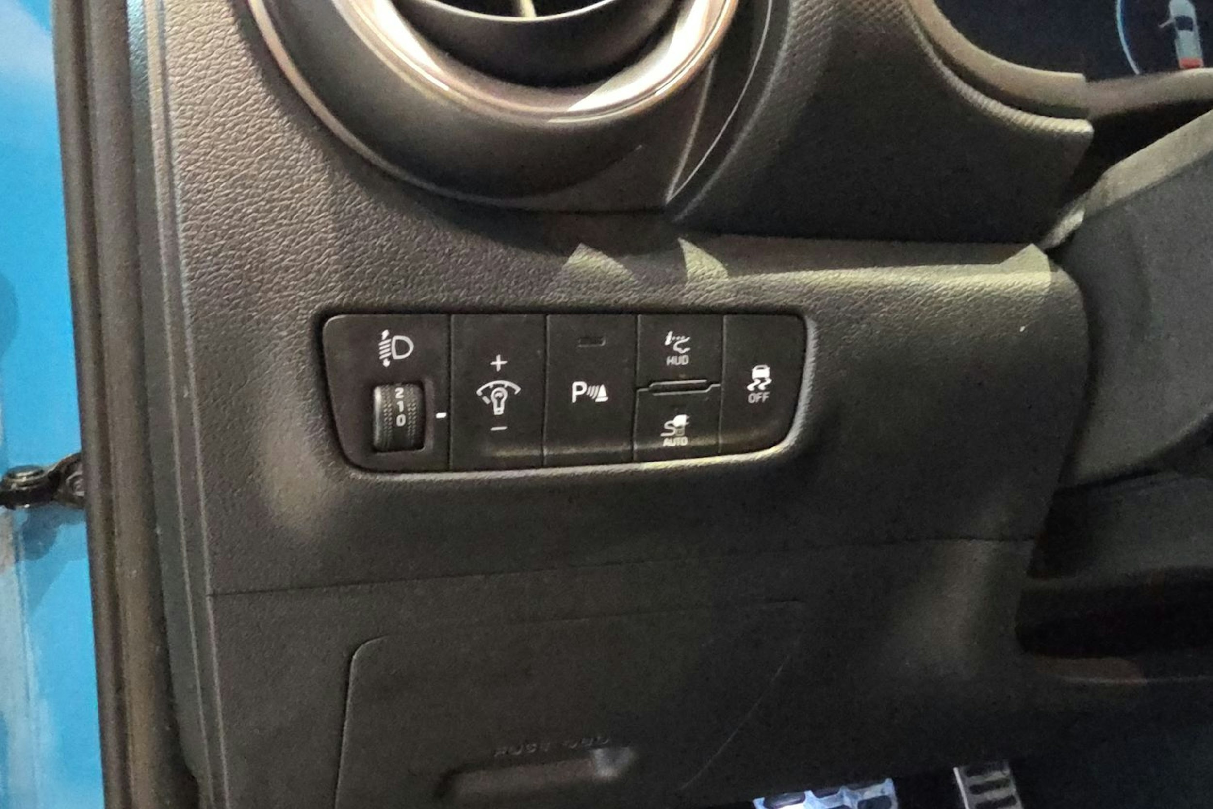 sininen Hyundai KONA 2021 kuva 20.