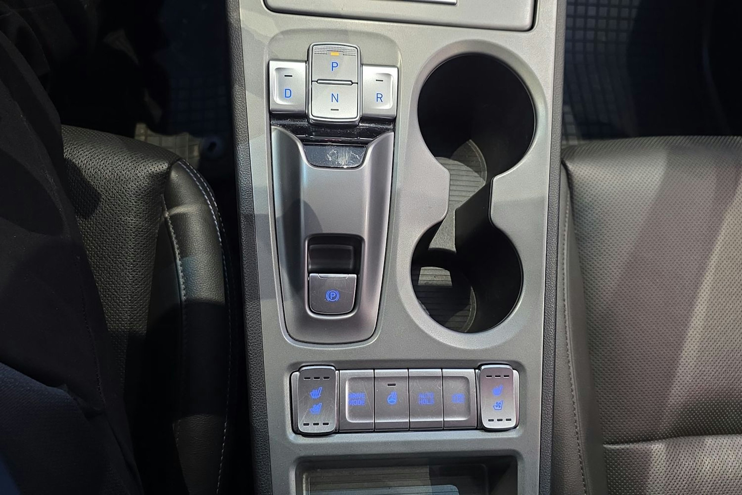 sininen Hyundai KONA 2021 kuva 23.