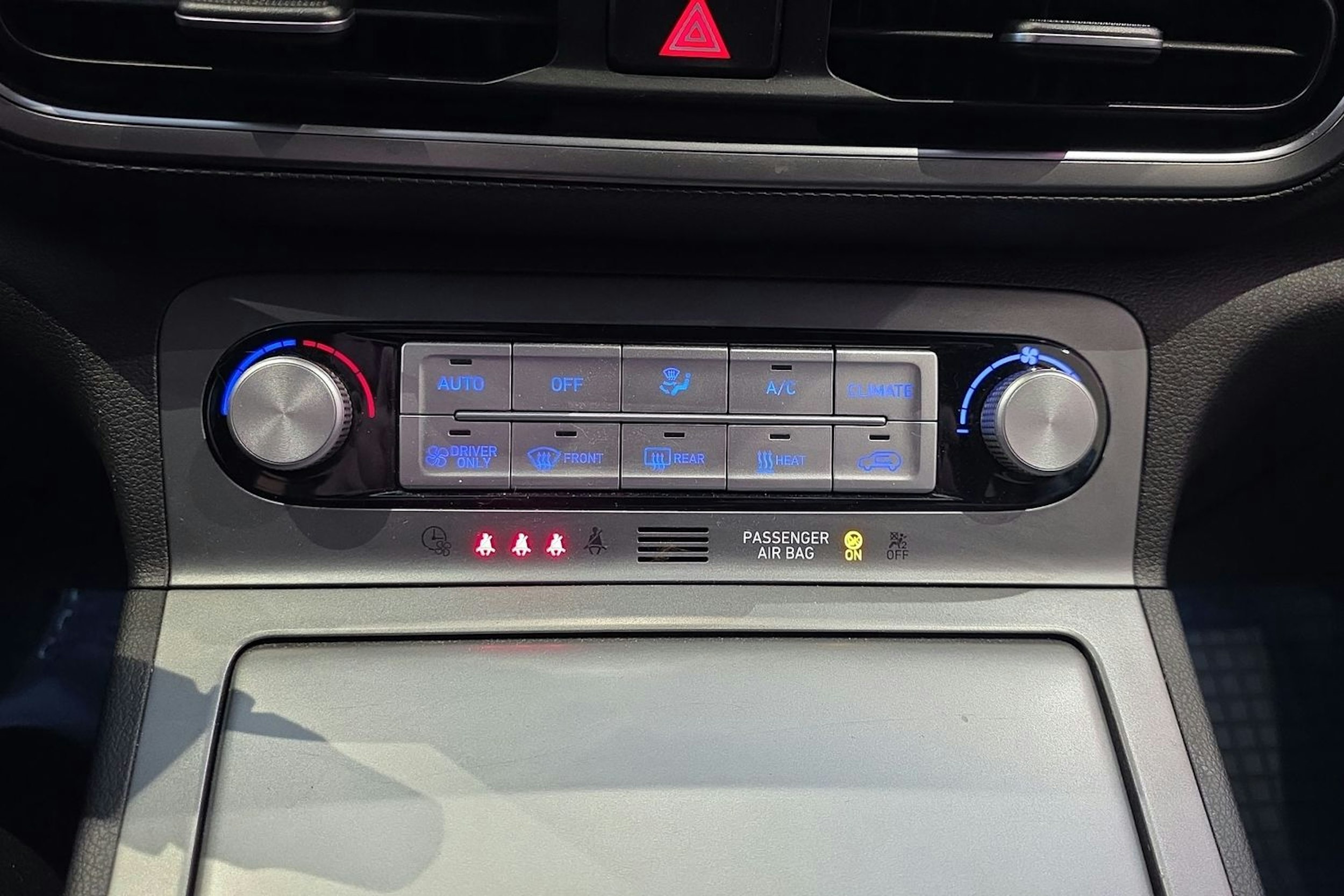 sininen Hyundai KONA 2021 kuva 24.