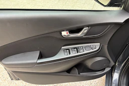 harmaa Hyundai KONA 2021 kuva 17.