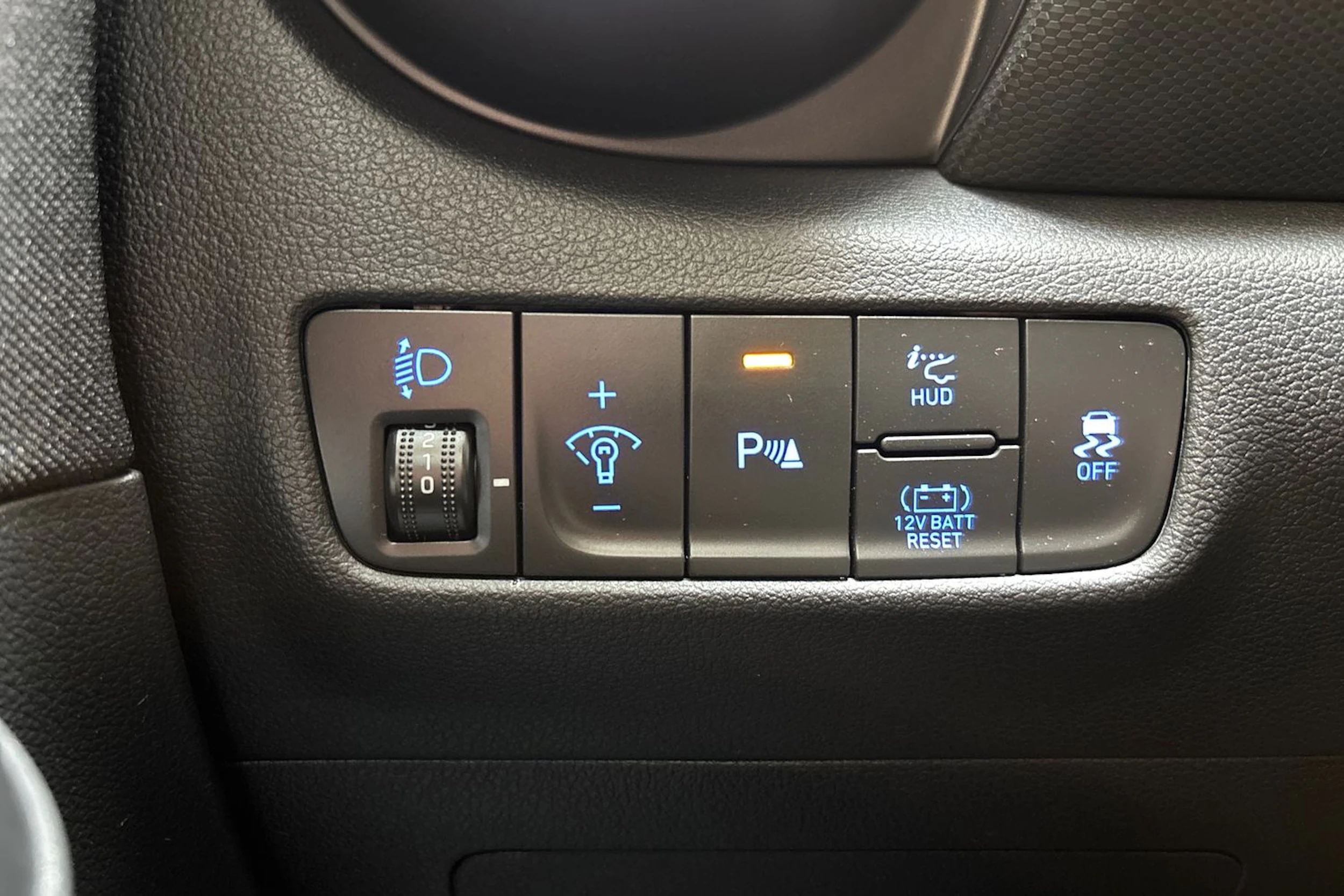 harmaa Hyundai KONA 2021 kuva 18.