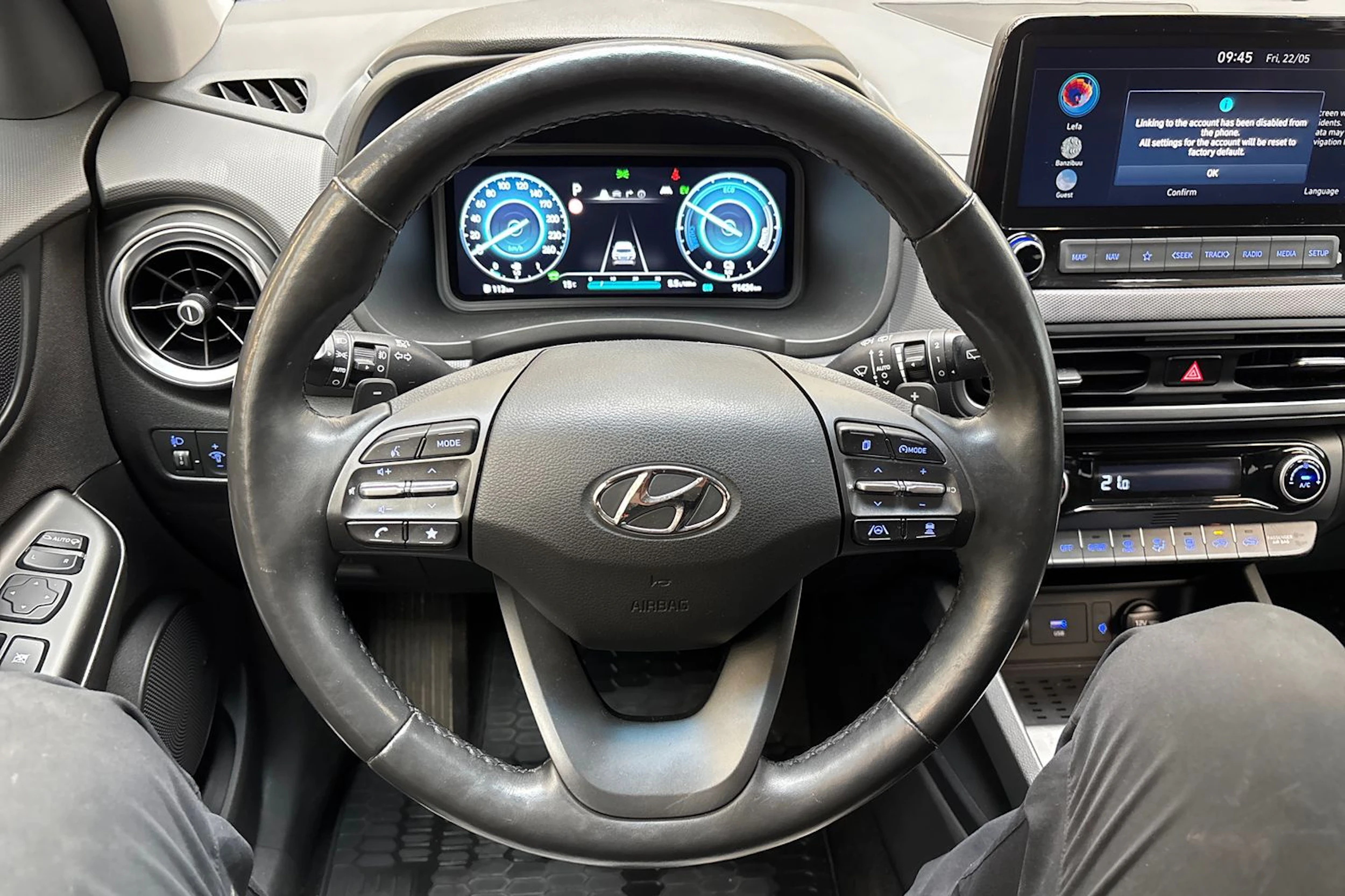 harmaa Hyundai KONA 2021 kuva 19.