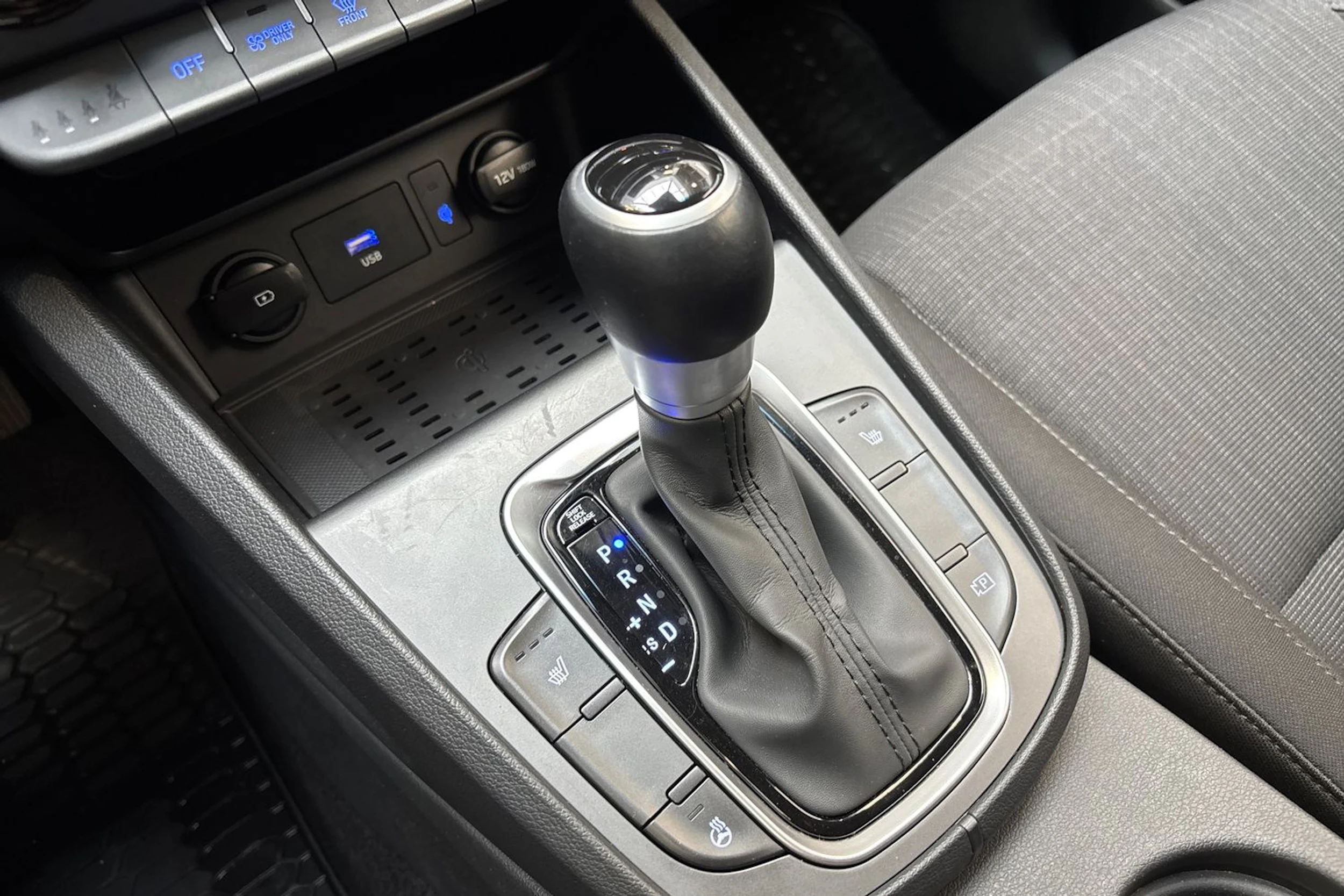 harmaa Hyundai KONA 2021 kuva 21.
