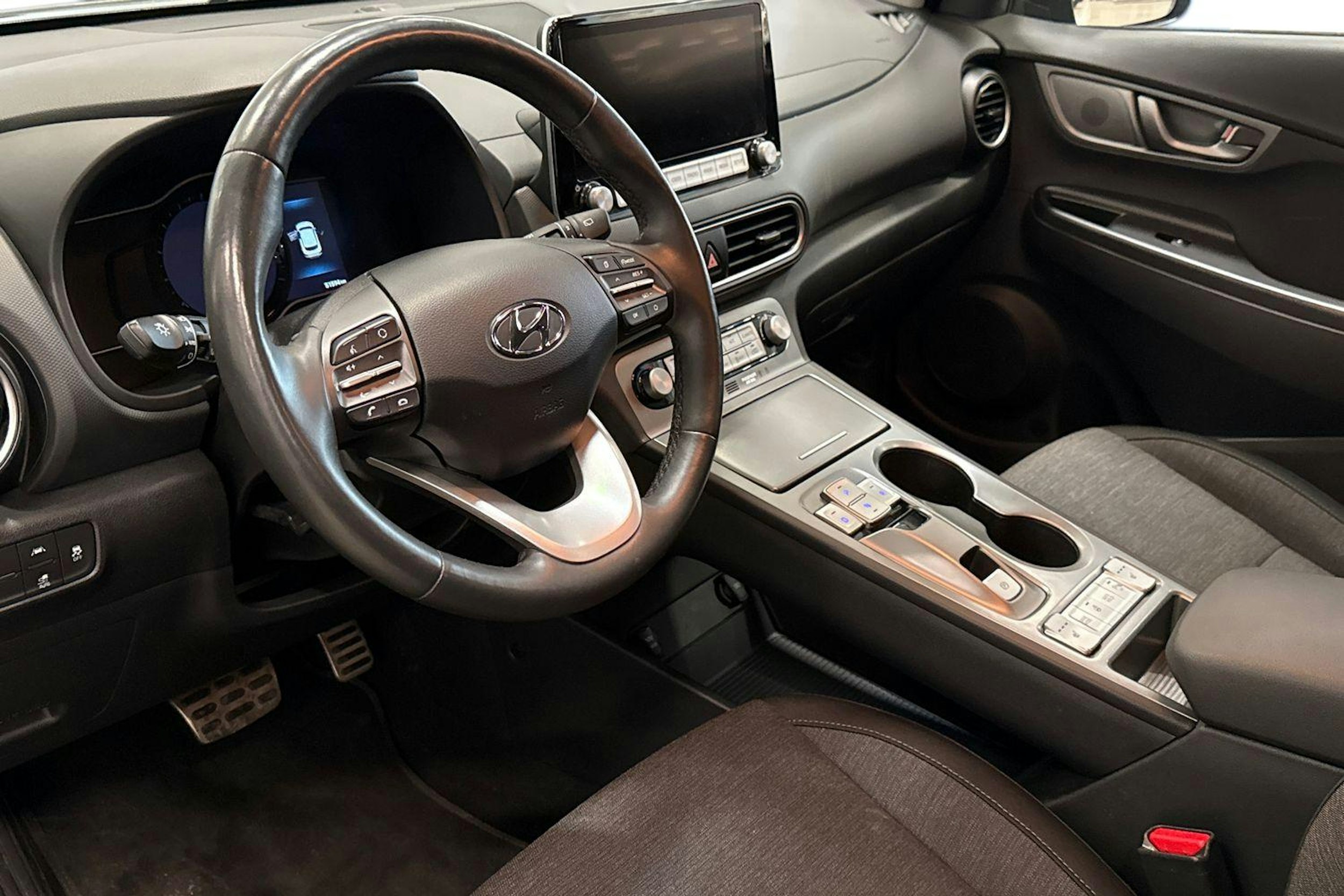 harmaa Hyundai KONA 2021 kuva 7.