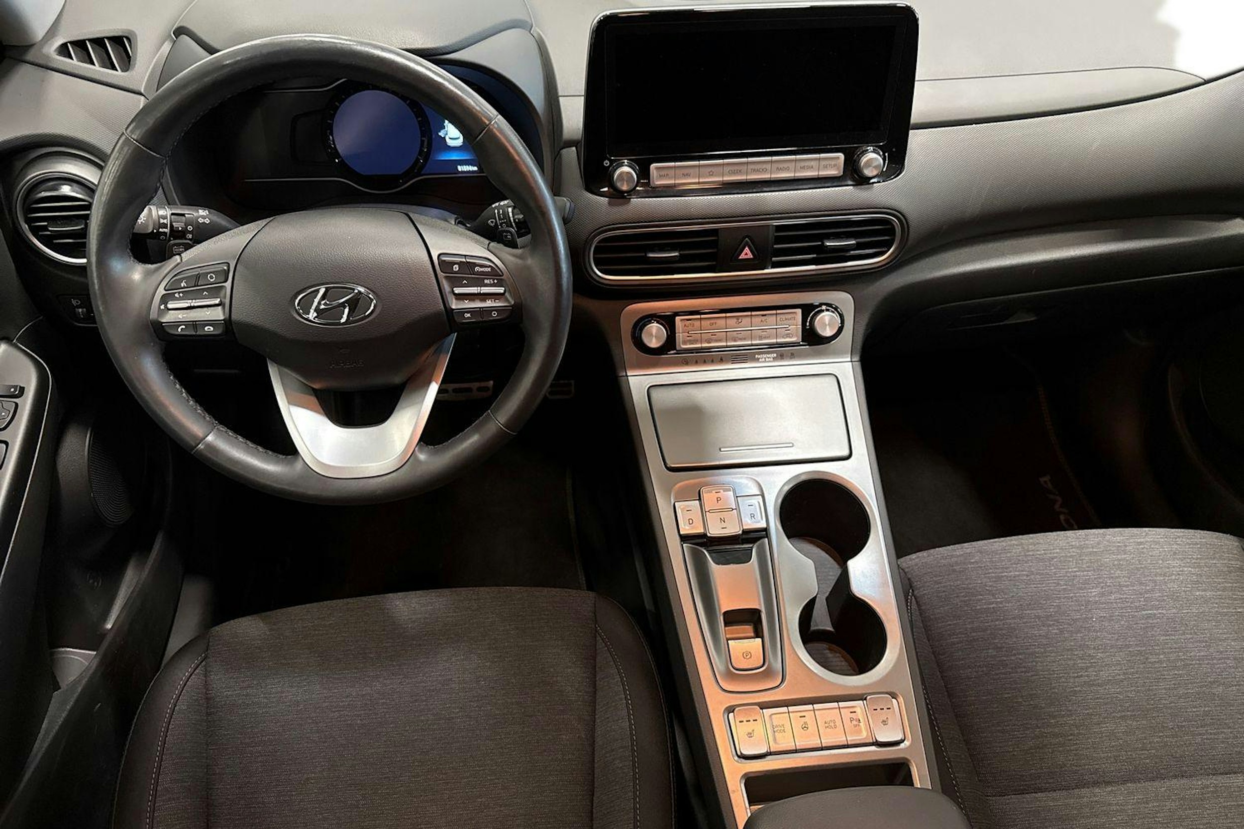 harmaa Hyundai KONA 2021 kuva 9.