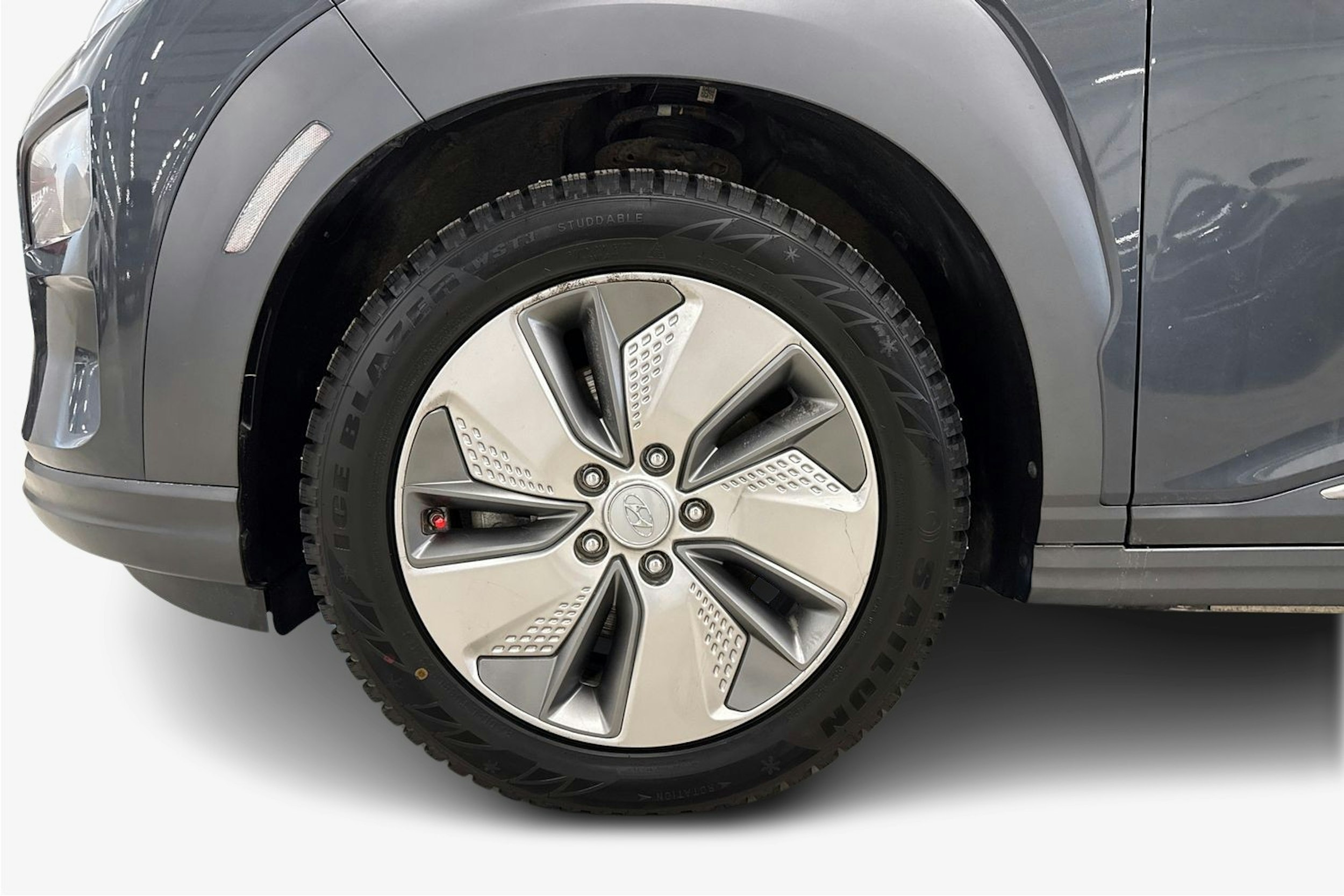 harmaa Hyundai KONA 2021 kuva 11.