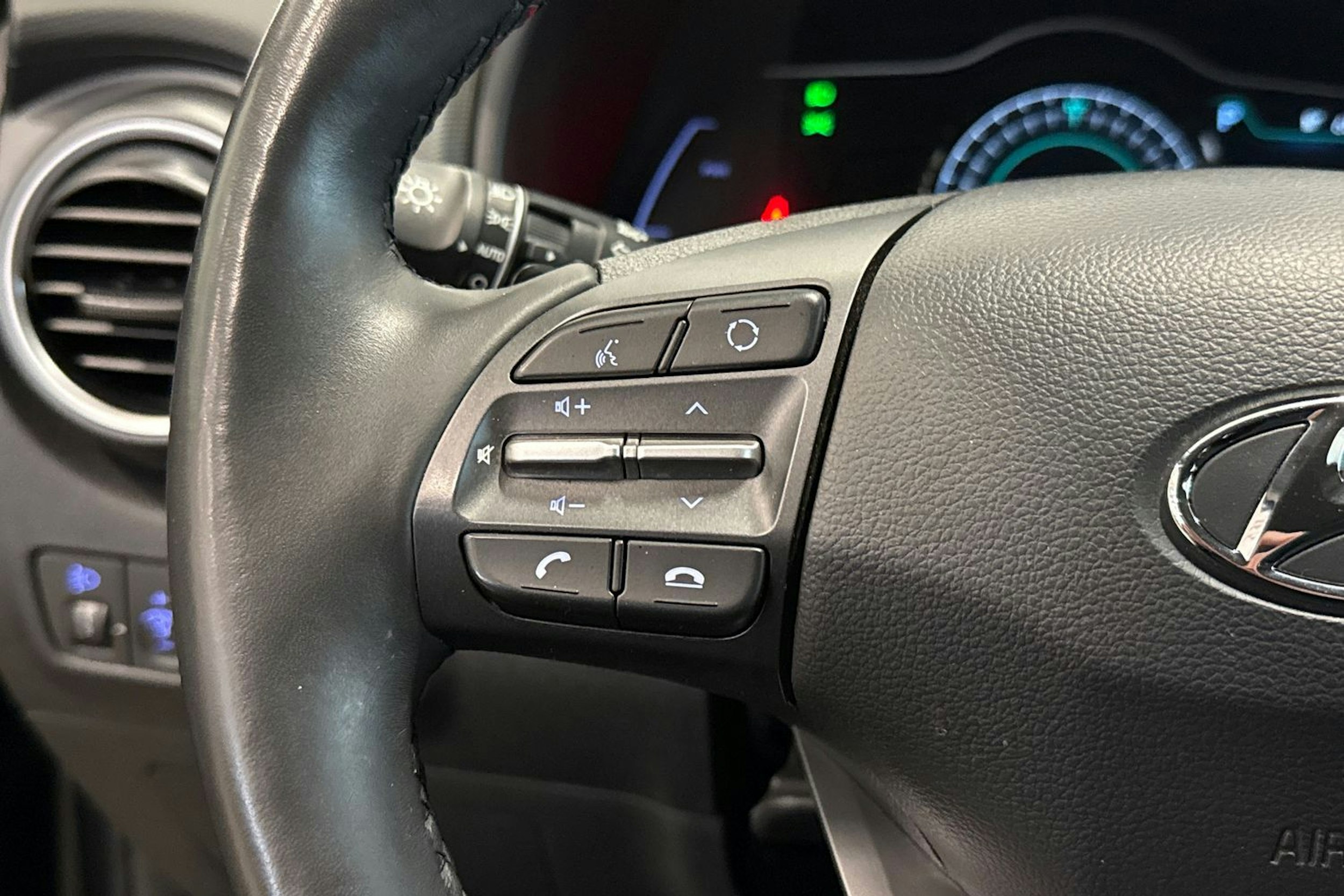 harmaa Hyundai KONA 2021 kuva 18.