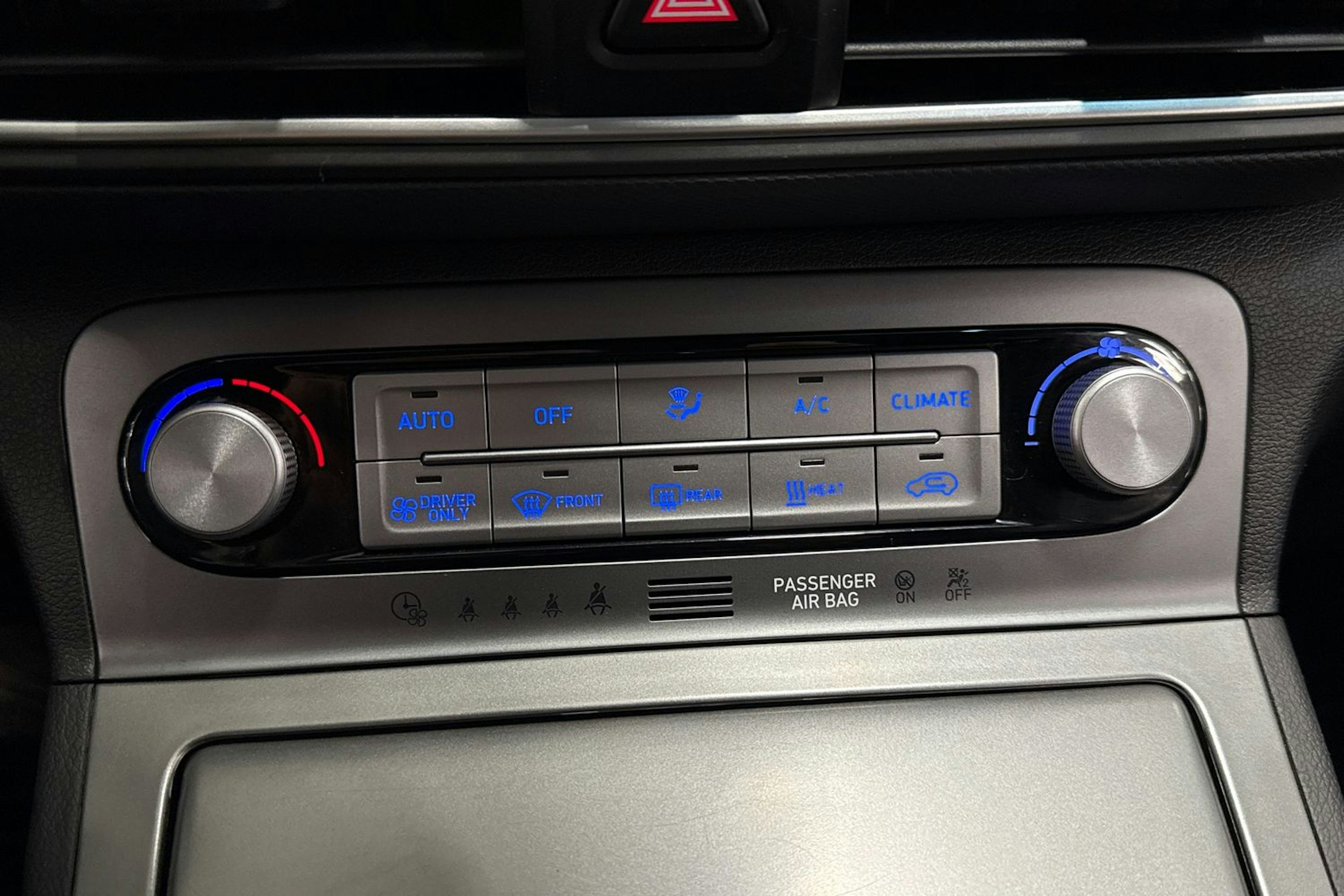 harmaa Hyundai KONA 2021 kuva 26.