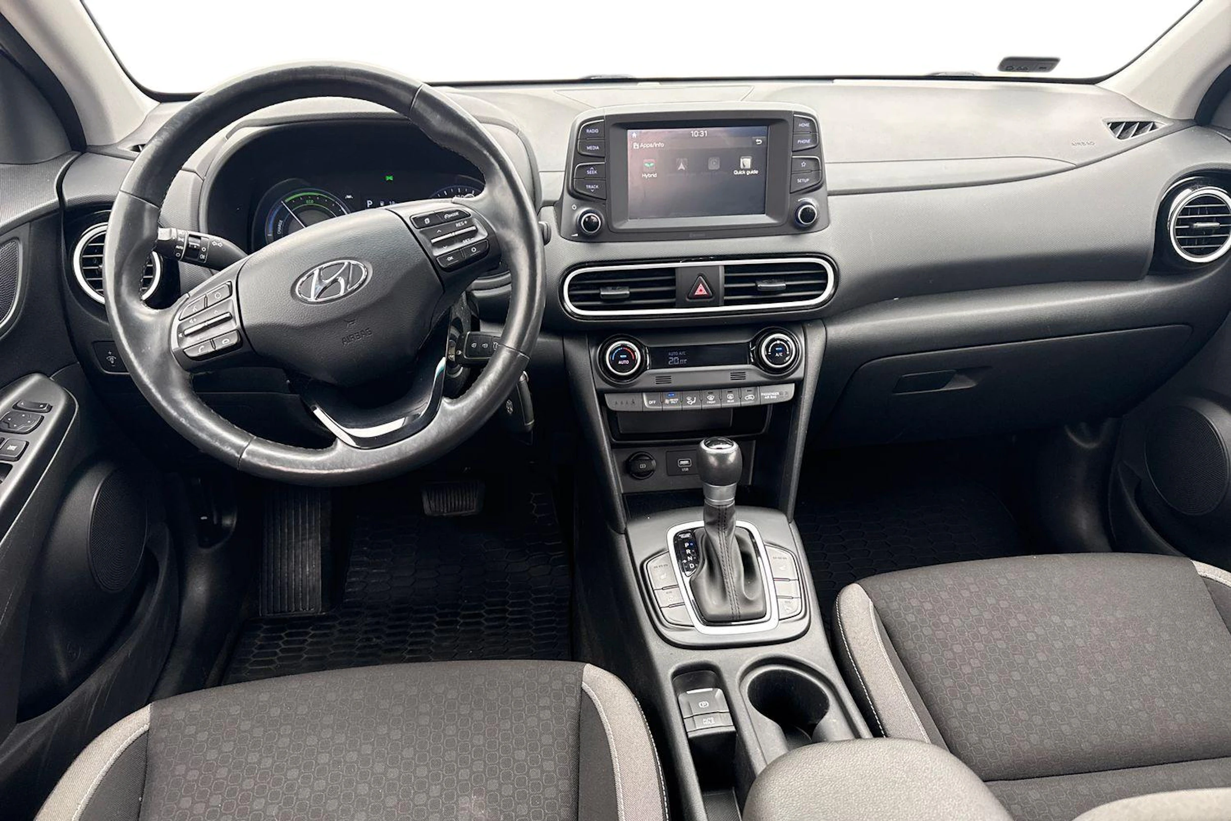 Valkoinen Hyundai KONA 2021 kuva 9.
