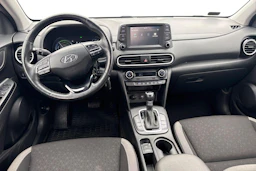 Valkoinen Hyundai KONA 2021 kuva 9.
