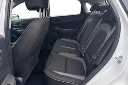 Valkoinen Hyundai KONA 2021 kuva 11.