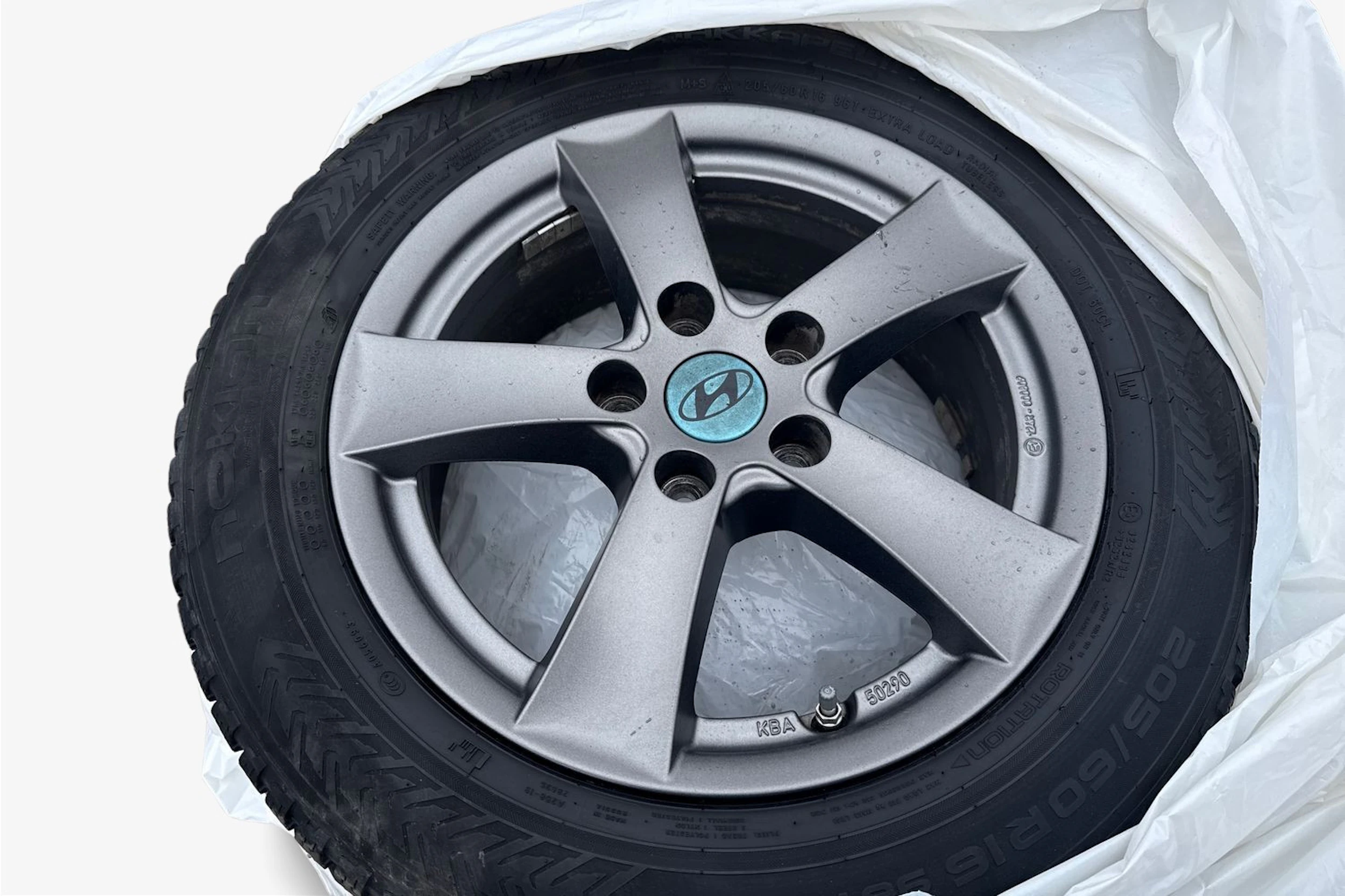 Valkoinen Hyundai KONA 2021 kuva 12.