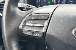 Valkoinen Hyundai KONA 2021 kuva 16.