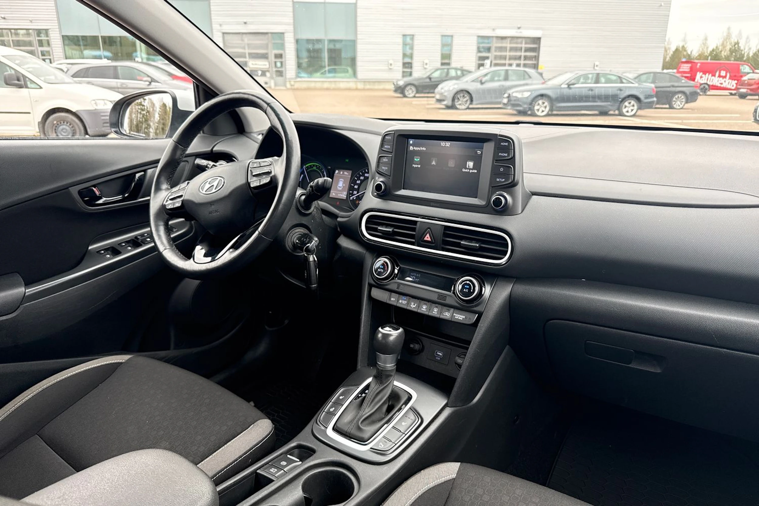Valkoinen Hyundai KONA 2021 kuva 26.