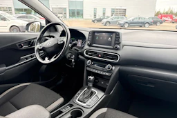 Valkoinen Hyundai KONA 2021 kuva 26.
