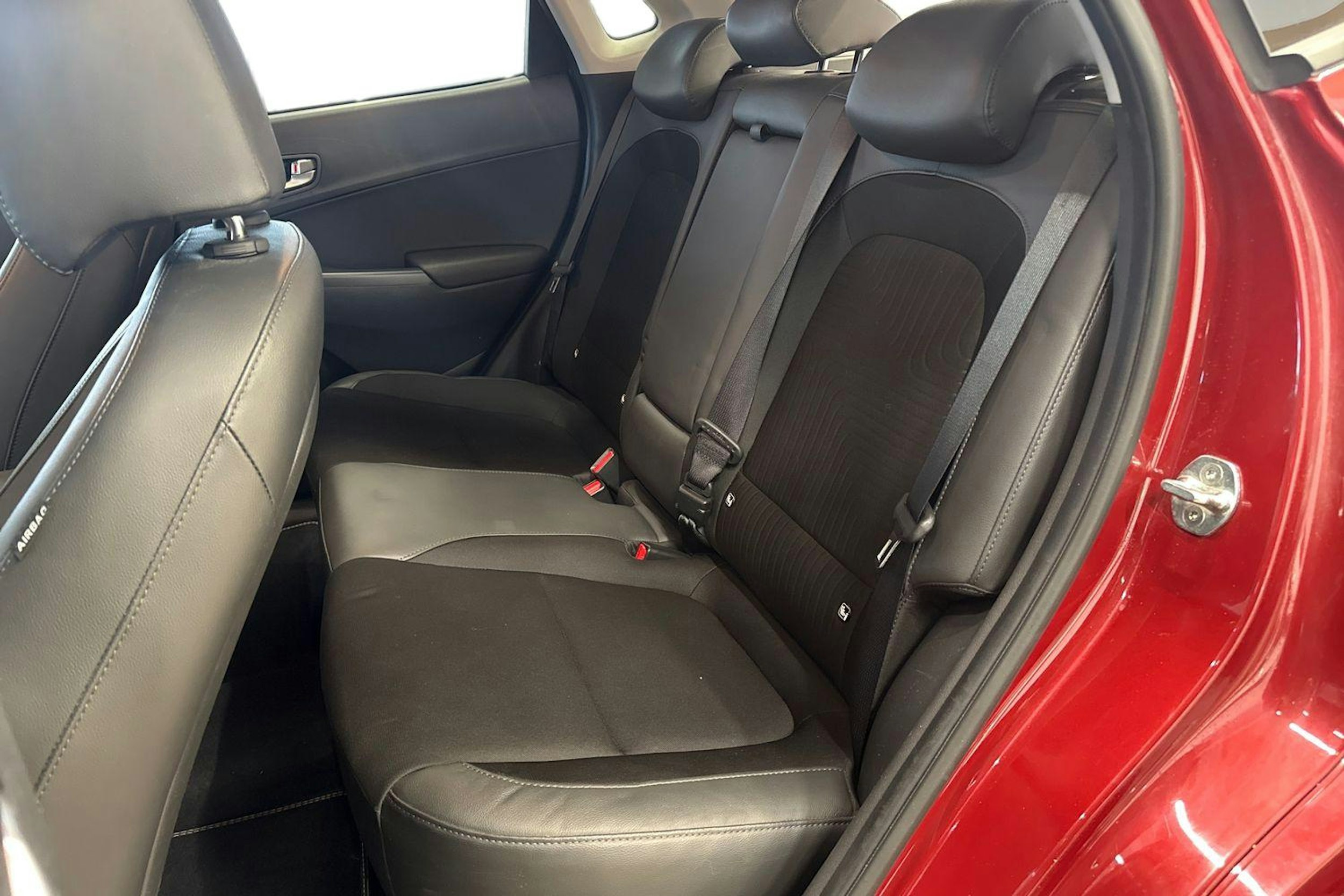 punainen Hyundai KONA 2022 kuva 10.