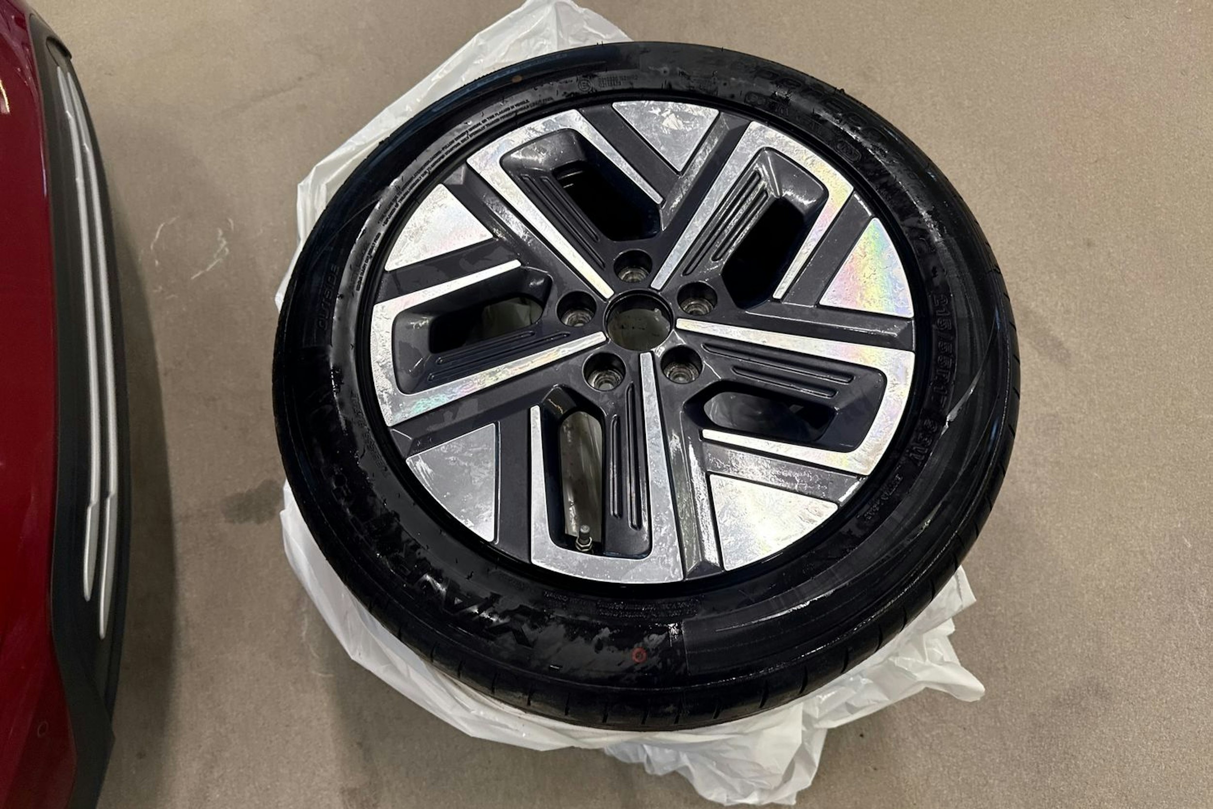 punainen Hyundai KONA 2022 kuva 13.