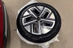 punainen Hyundai KONA 2022 kuva 13.