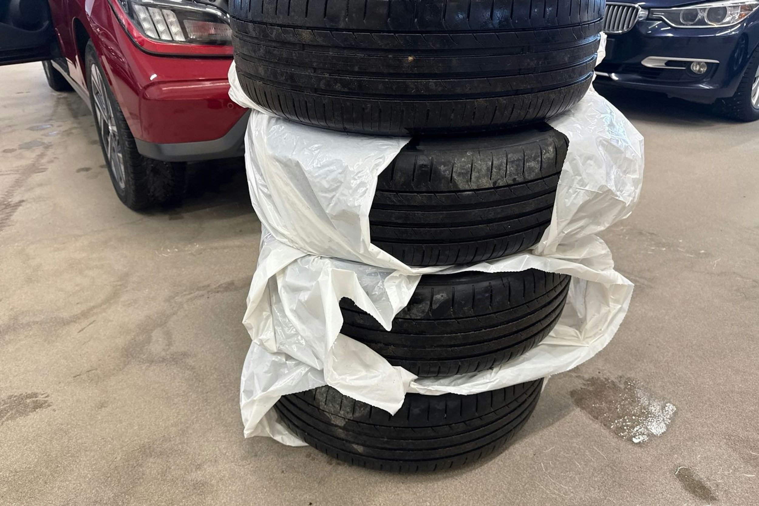 punainen Hyundai KONA 2022 kuva 14.