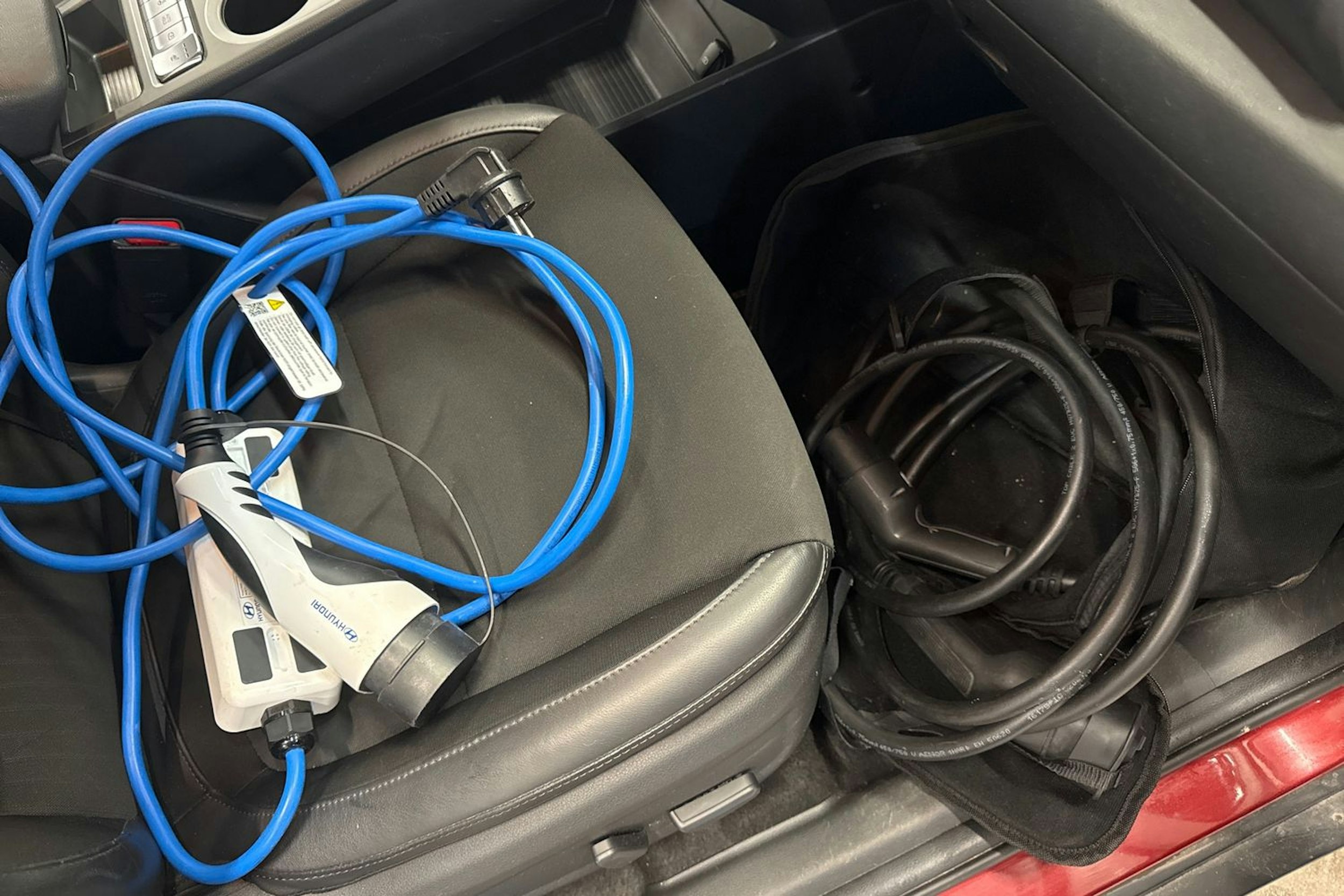 punainen Hyundai KONA 2022 kuva 16.