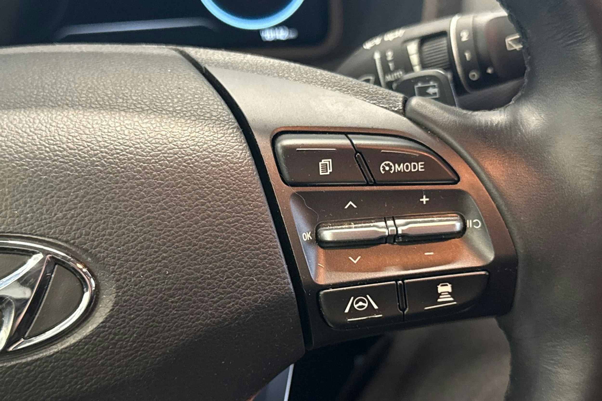 punainen Hyundai KONA 2022 kuva 18.