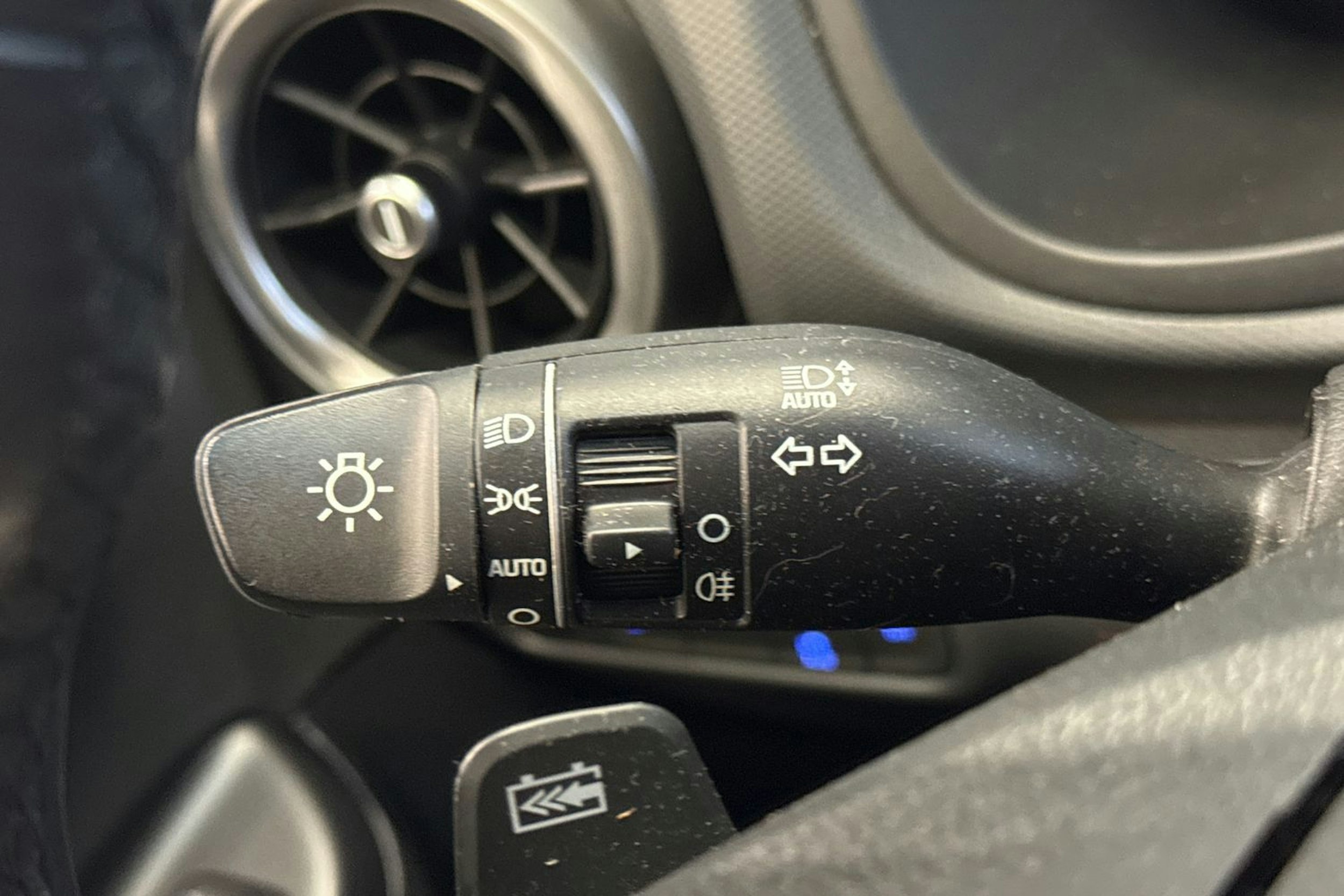 punainen Hyundai KONA 2022 kuva 20.