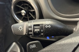 punainen Hyundai KONA 2022 kuva 20.