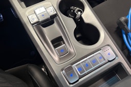 punainen Hyundai KONA 2022 kuva 24.