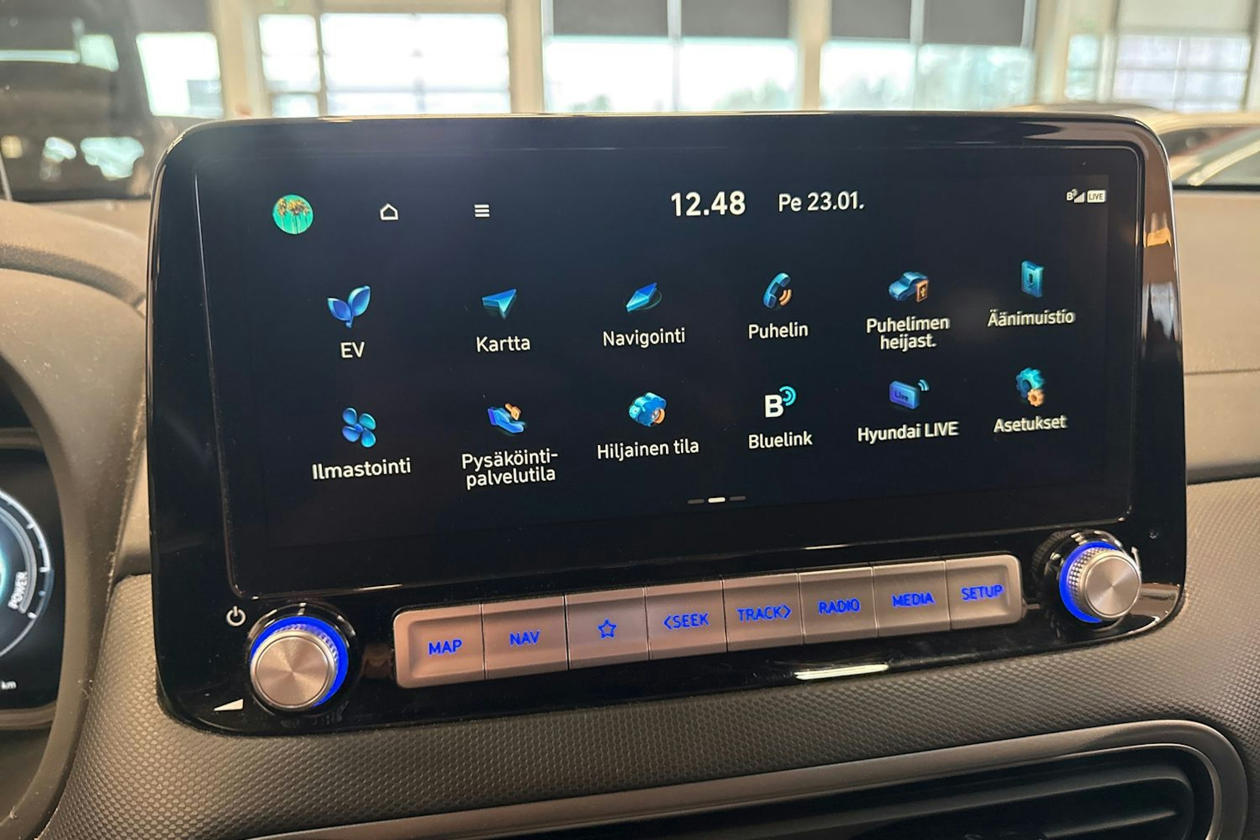 punainen Hyundai KONA 2022 kuva 29.