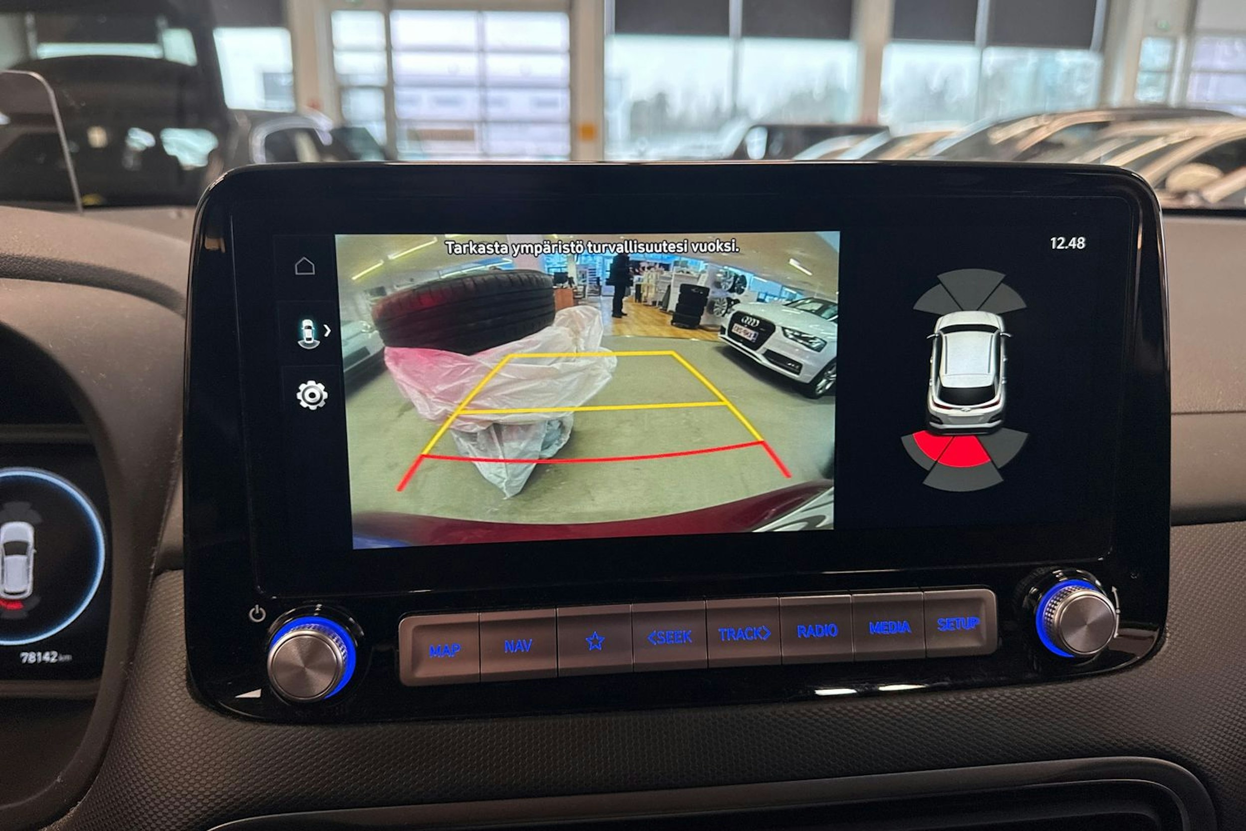 punainen Hyundai KONA 2022 kuva 32.