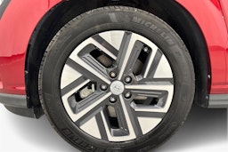 punainen Hyundai KONA 2023 kuva 11.