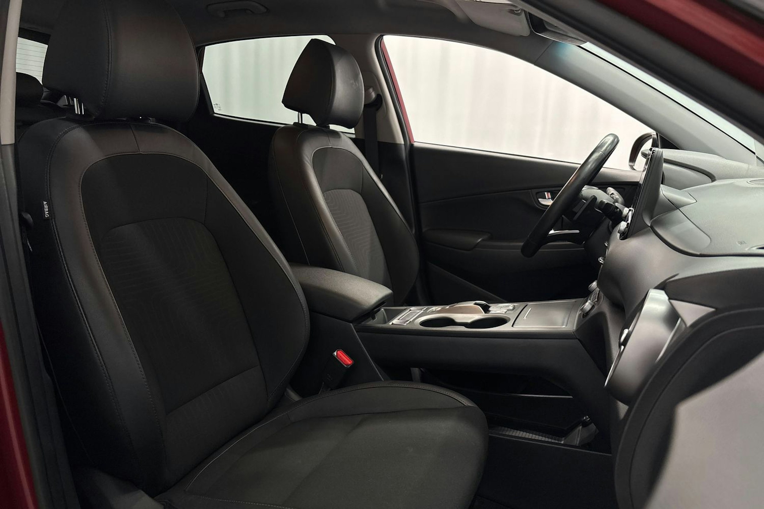 punainen Hyundai KONA 2023 kuva 15.