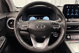 punainen Hyundai KONA 2023 kuva 18.