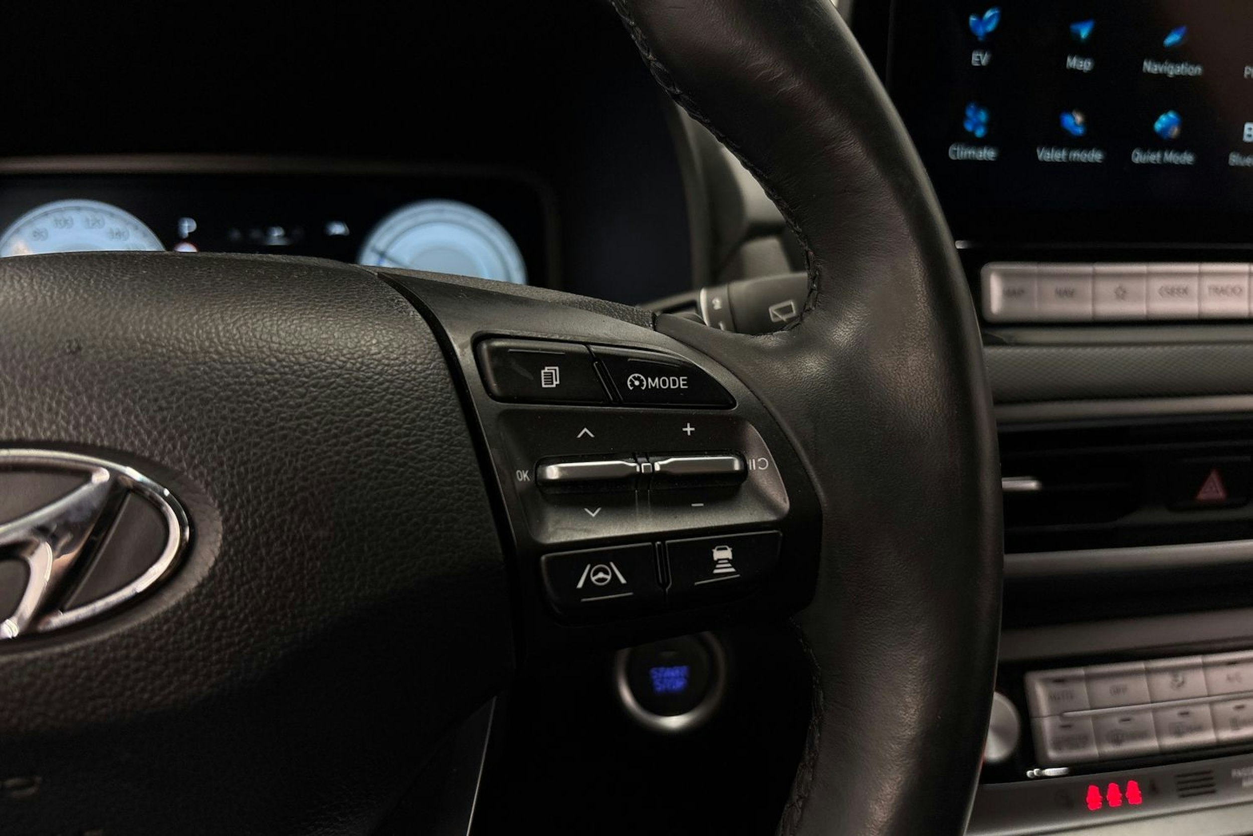 punainen Hyundai KONA 2023 kuva 20.
