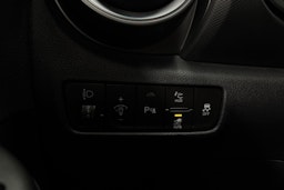punainen Hyundai KONA 2023 kuva 21.